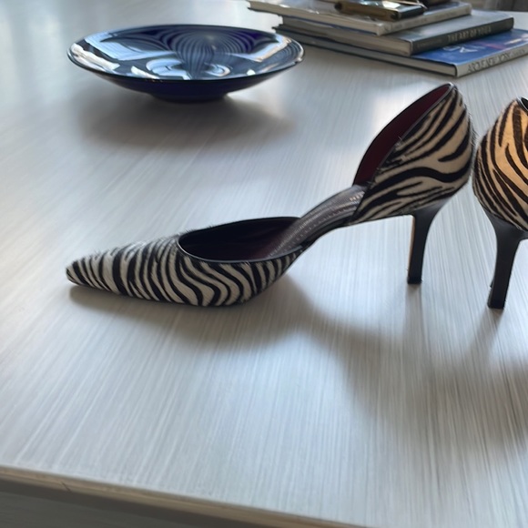 Ann Taylor Zebra pumps. Great condition. Size 7 - Picture 3 of 9